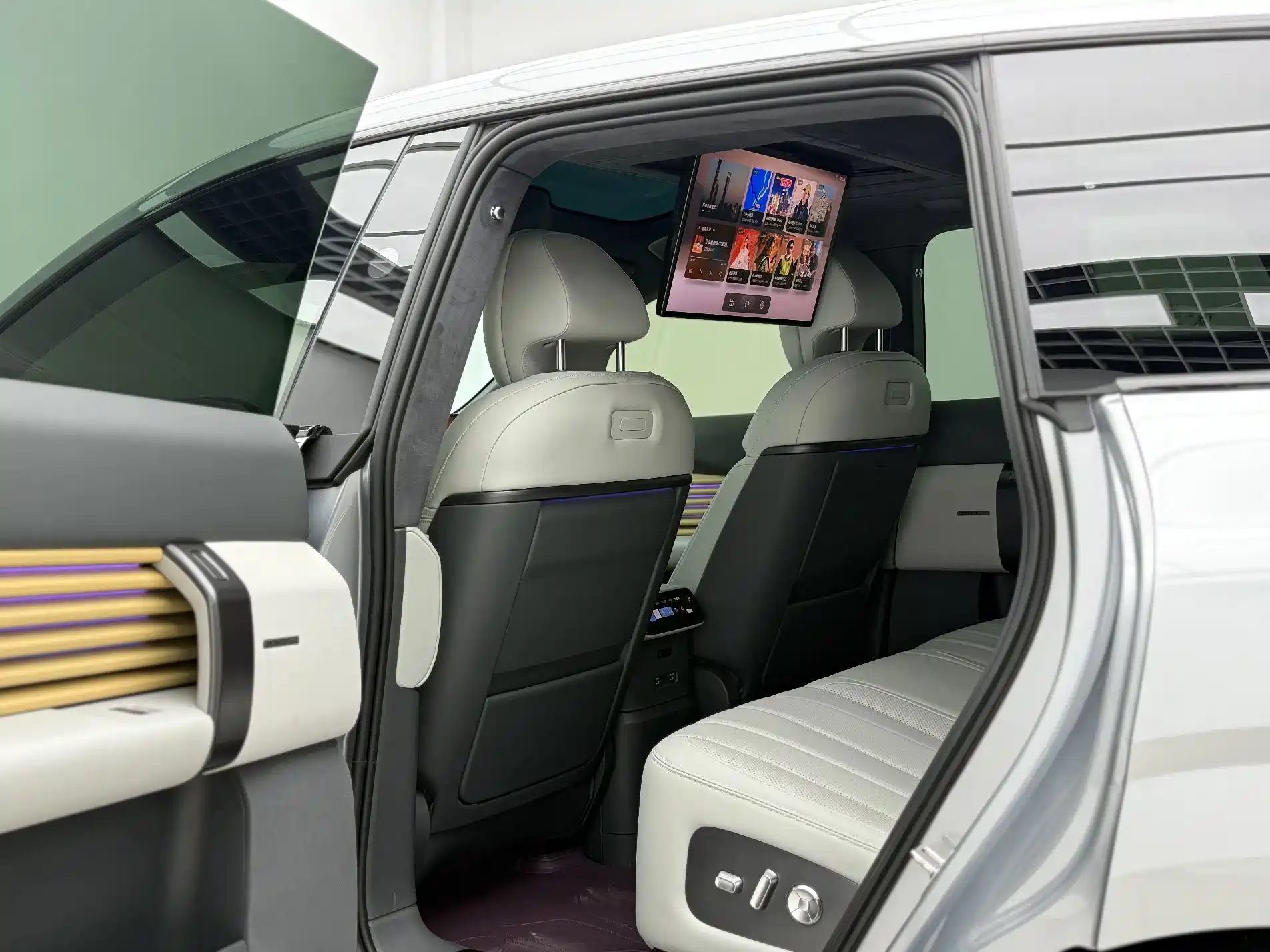 صورة 6 - Audi E7X
