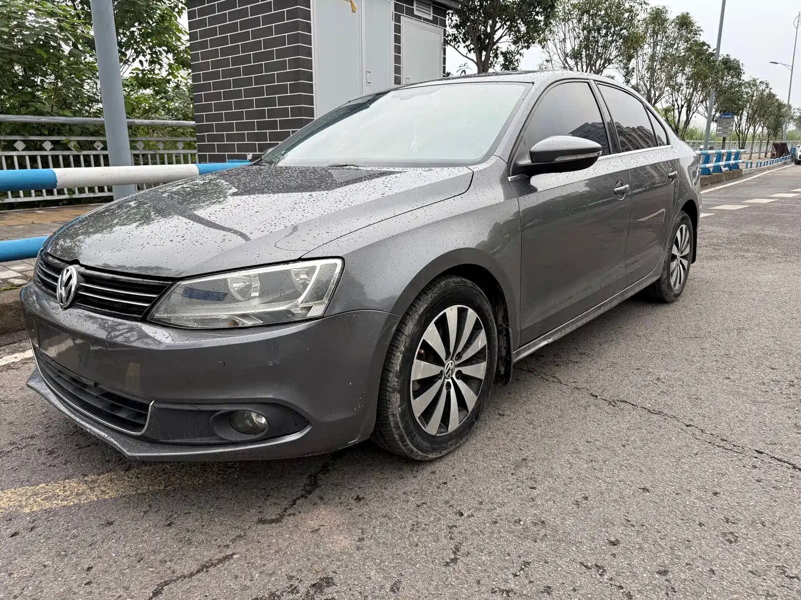 Photo 1 - Volkswagen Sagitar