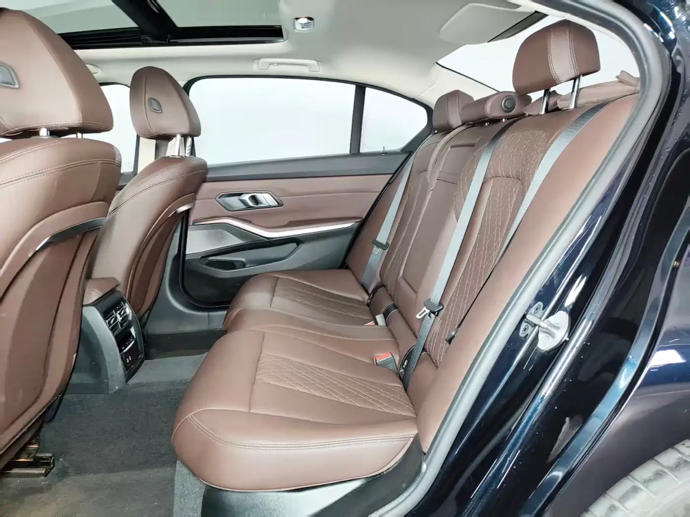 BMW 3 Series 2024 325Li M Sport Package фото 10