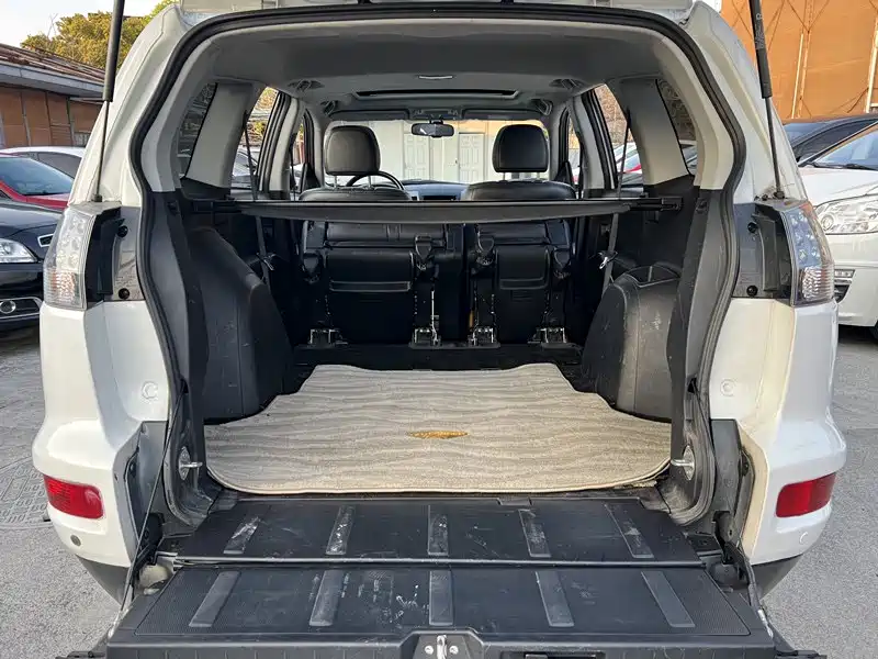 Mitsubishi Outlander (Import) 2010 Outlander 2.4 Fashion Edition фото 12
