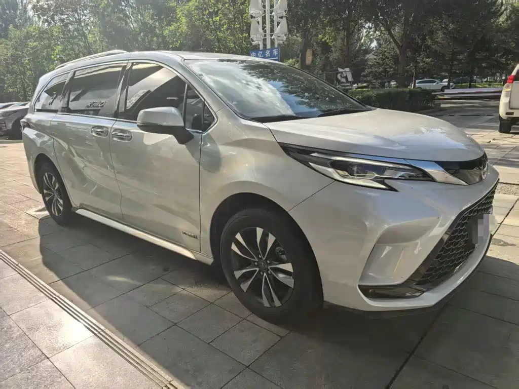Toyota Granvia 2024 2023 2.5L Hybrid Luxury Edition