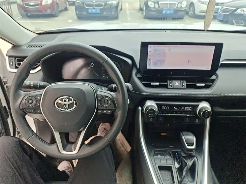Toyota RAV4 Rongfang 2023 2.0L CVT 2WD 20th Anniversary Platinum Edition фото 10