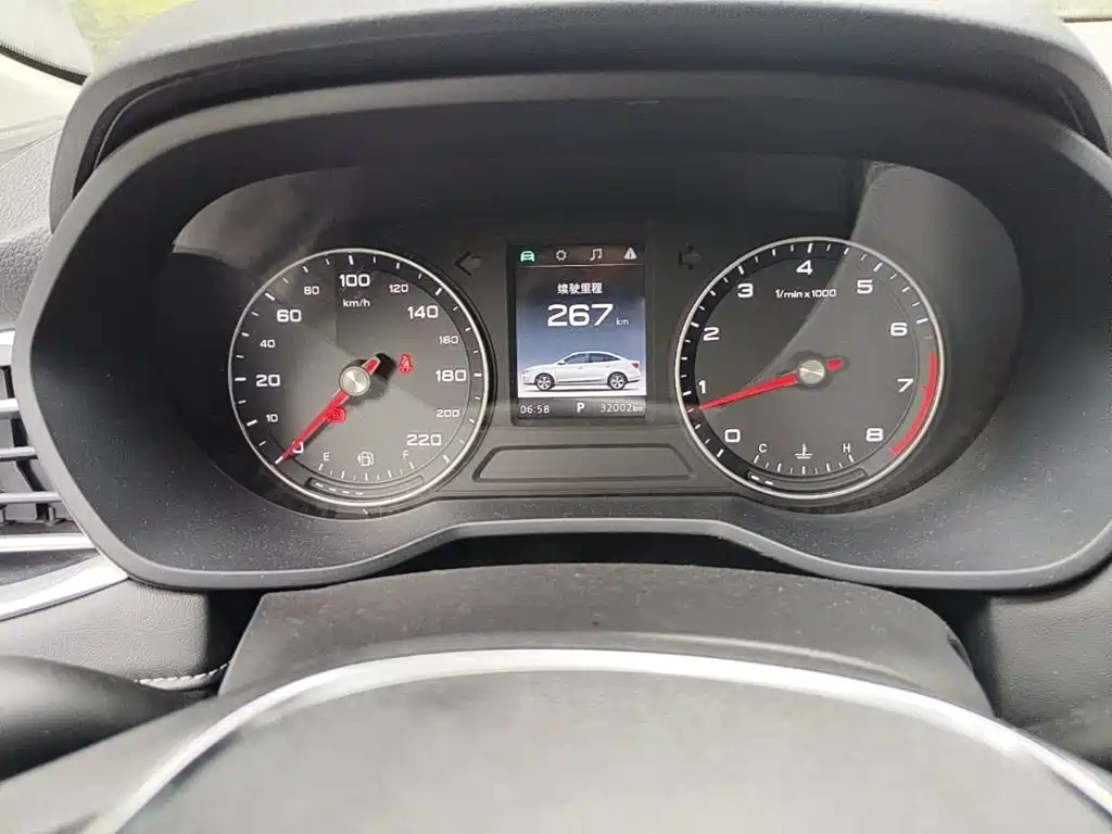 Roewe i5 2018 2019 1.5L Auto 4G-Connected Langyue Edition