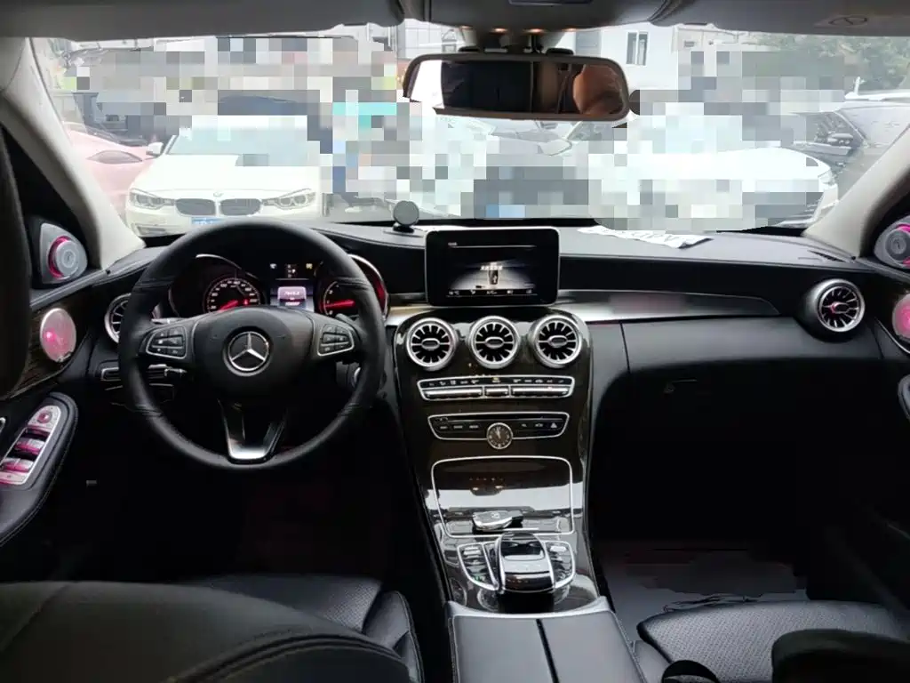 Photo 10 - Mercedes-Benz C-Class