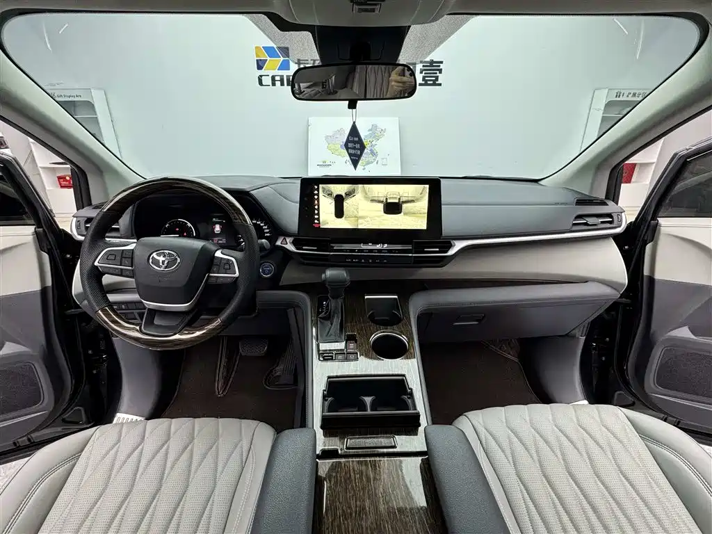 Toyota Sienna 2021 2.5L Hybrid Comfort Edition фото 8