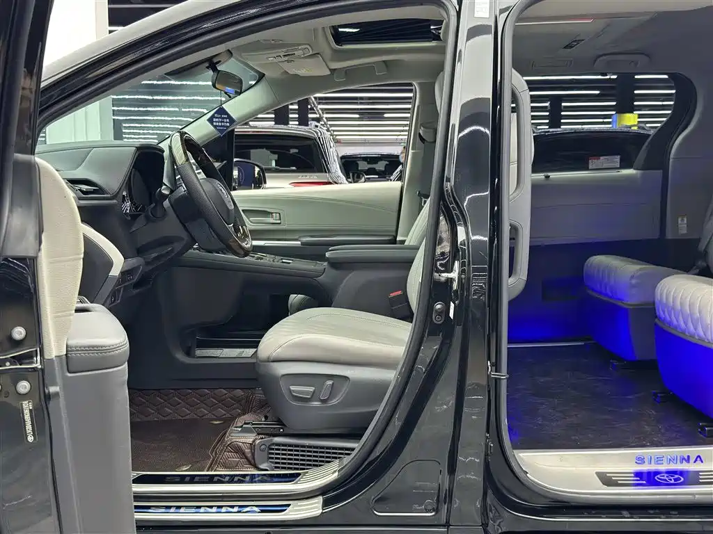 Toyota Sienna 2021 2.5L Hybrid Comfort Edition фото 6