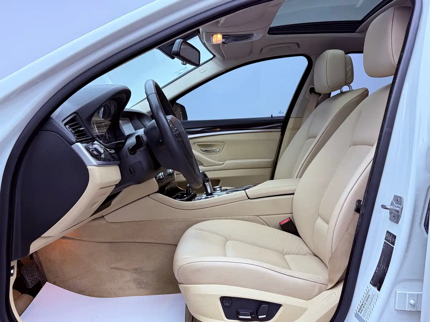 BMW 5 Series 2013 525Li Leadership фото 9