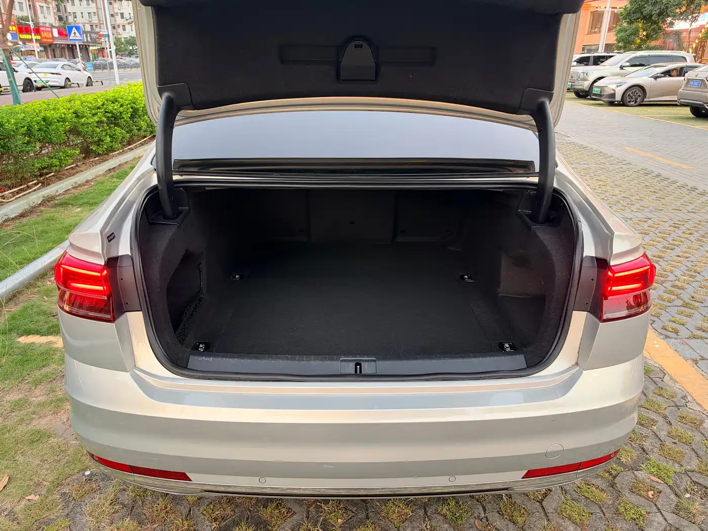 Volkswagen Phideon 2018 2018 Facelift 380TSI FWD Business
