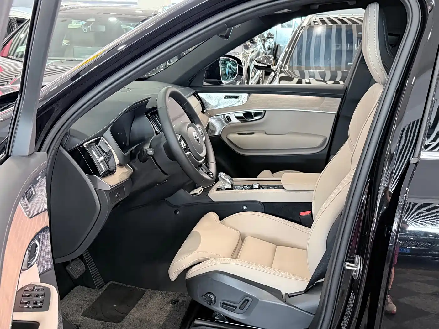 Volvo XC90 2025 2025 Facelift B6 Intelligent Luxury 6-Seater