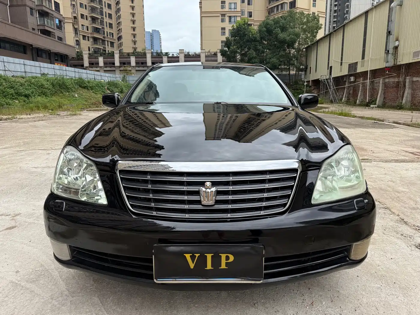 Photo 1 - Toyota Crown