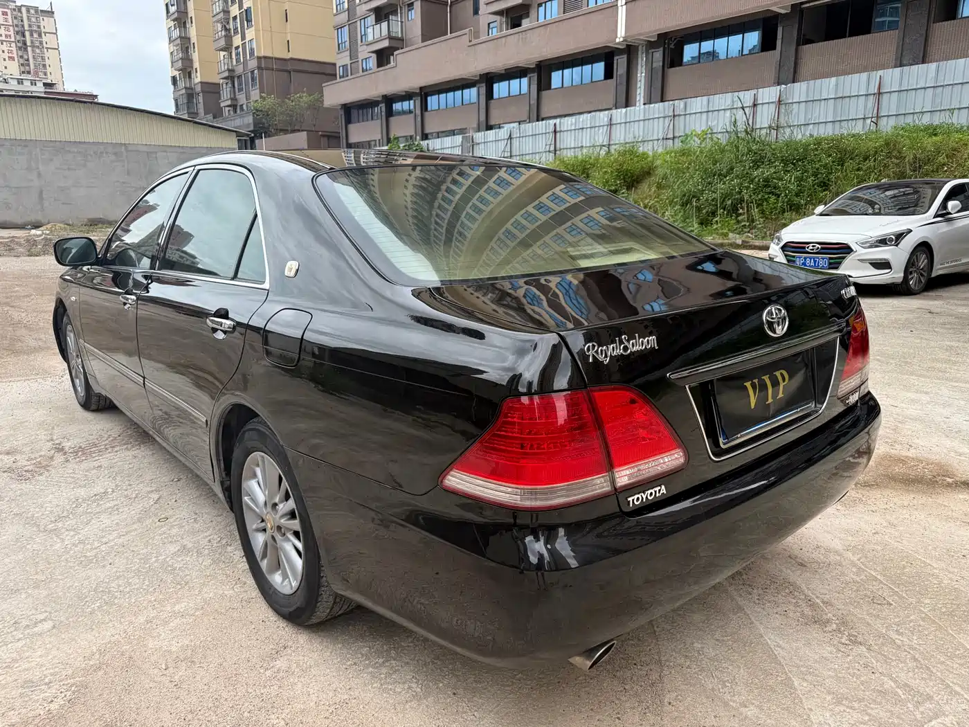 Photo 10 - Toyota Crown