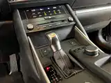 Photo 16 - Lexus IS