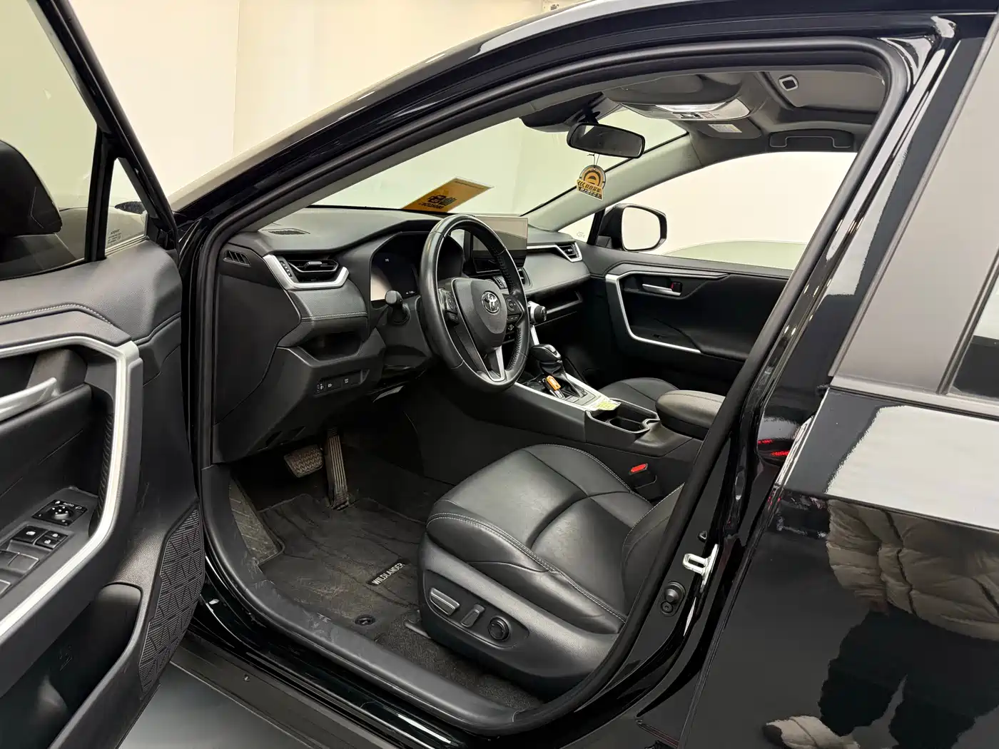 Toyota Wildlander 2023 Hybrid 2.5L E-CVT FWD Urban Edition фото 9