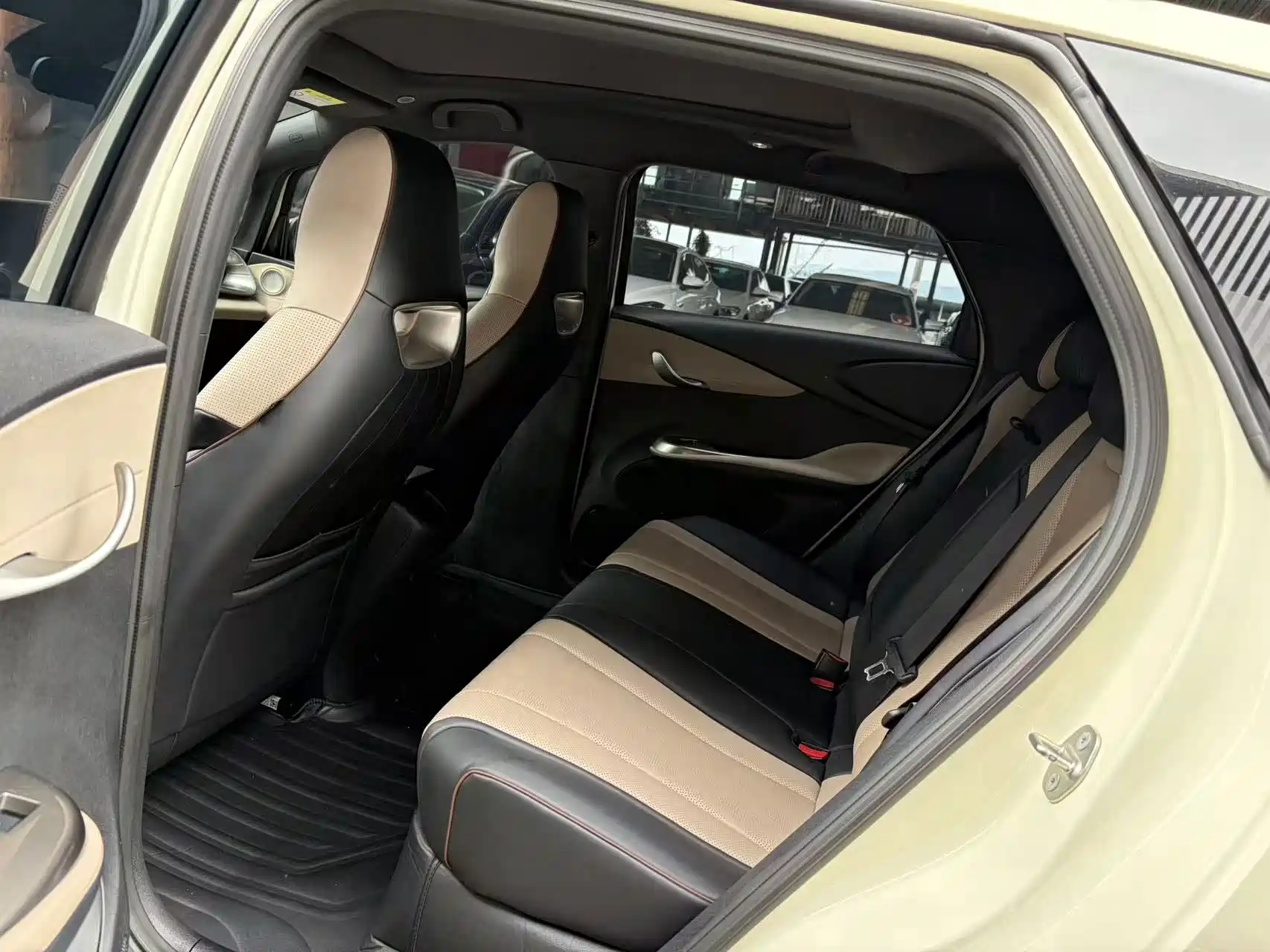 Photo 9 - BYD Dolphin