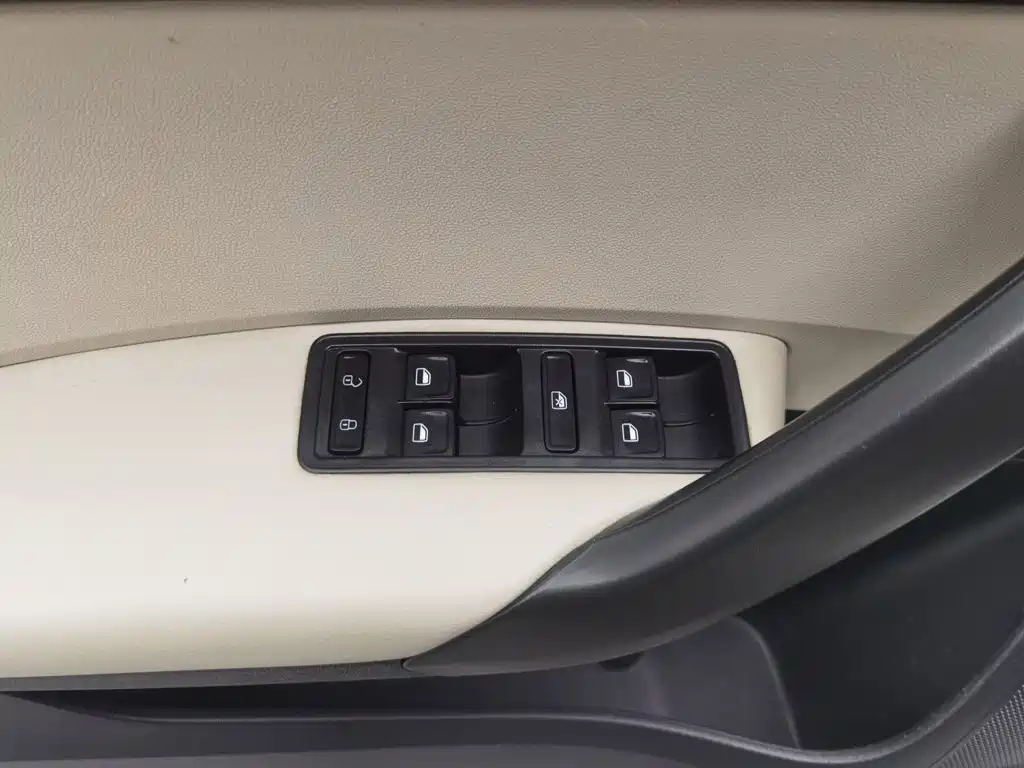 صورة 9 - Škoda Rapid