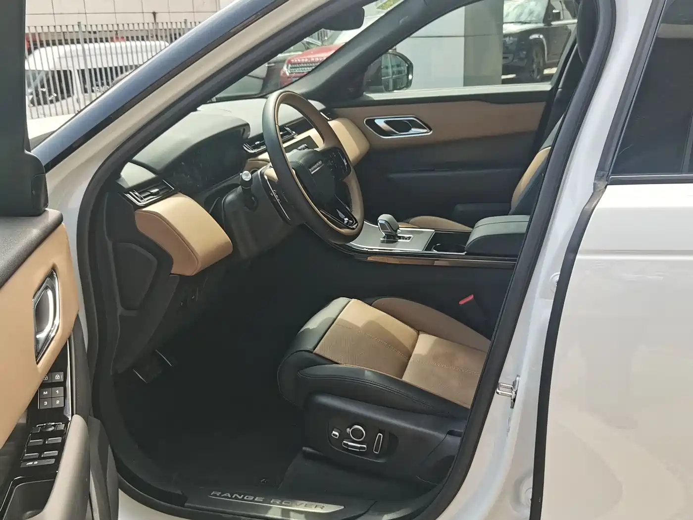 Land Rover Range Rover Velar 2025 Dynamic HSE фото 12