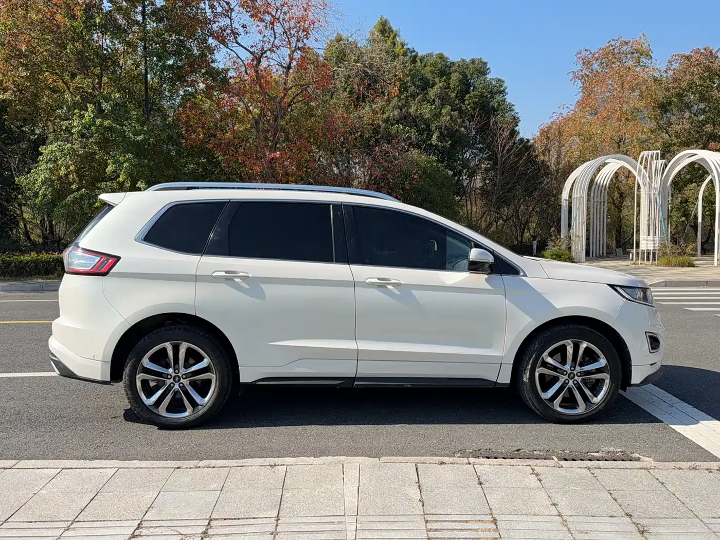 Фото 4 - Ford Edge