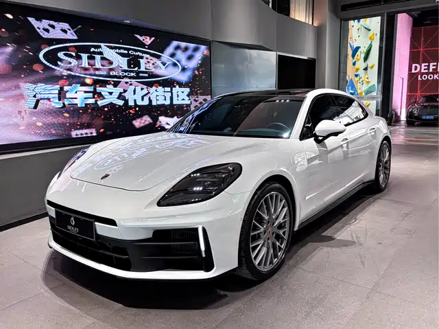 PORSCHE PANAMERA