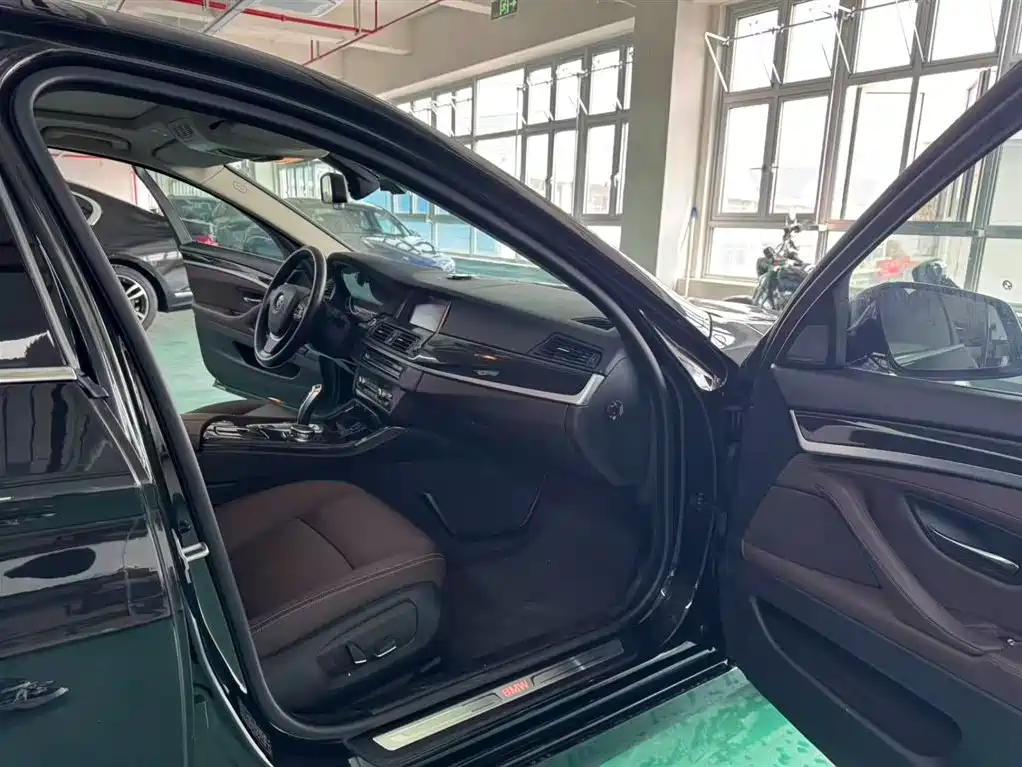BMW 5 Series 2017 525Li Luxury Design Package фото 9
