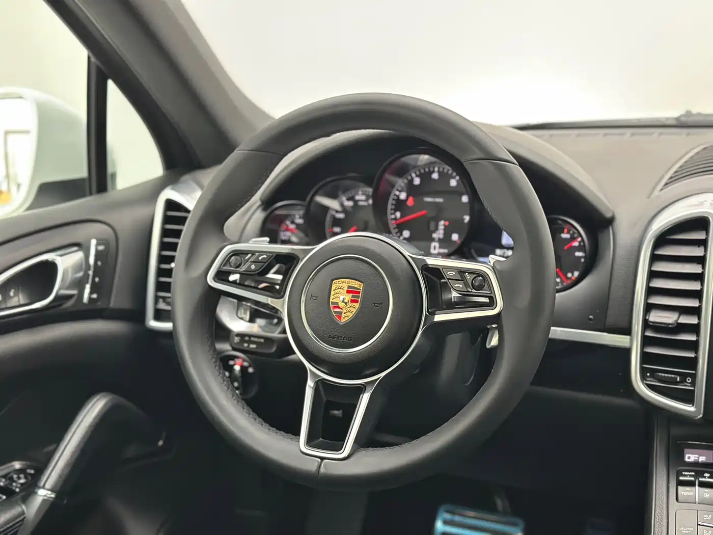 Porsche Cayenne 2015 Cayenne 3.0T фото 33