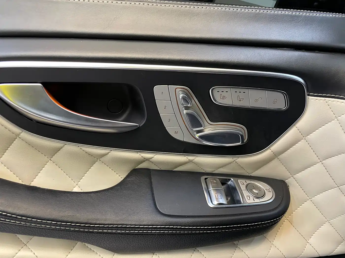Mercedes-Benz V-Class 2018 V 260 L Premium Long Wheelbase Edition China VI фото 24