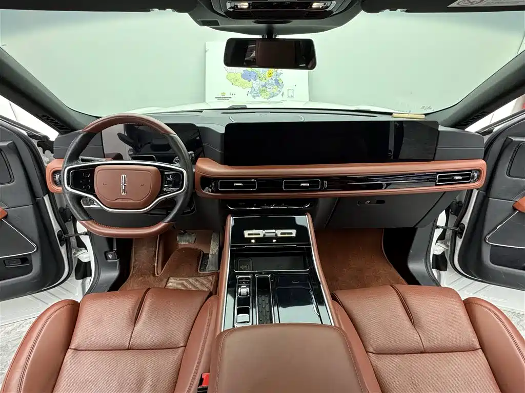 Photo 9 - Lincoln Aviator
