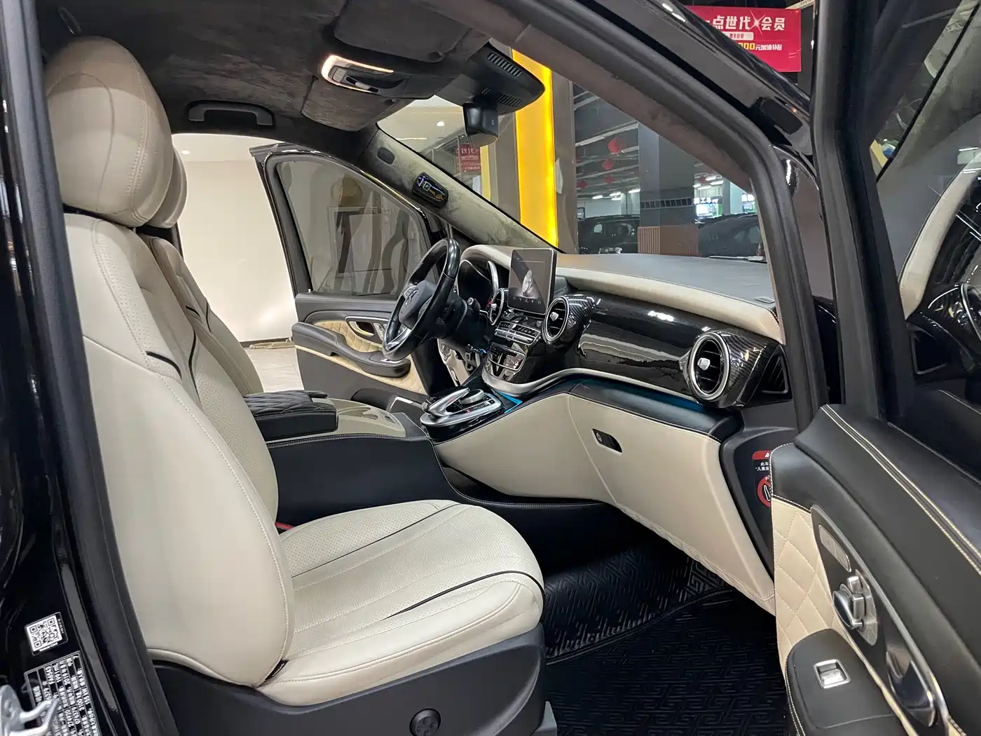 Mercedes-Benz V-Class 2018 V 260 L Premium Long Wheelbase Edition China VI фото 14