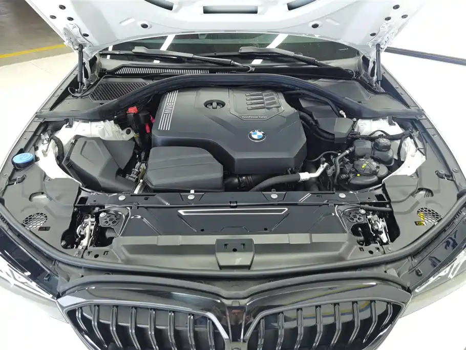 BMW 3 Series 2025 330Li M Sport Night Edition фото 10