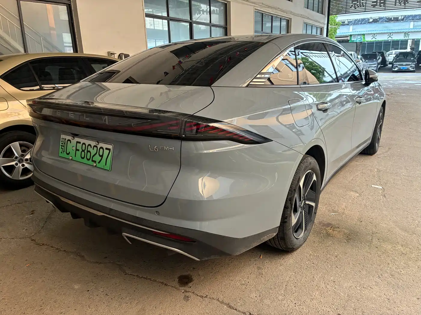 Geely Galaxy Galaxy L6 2025 EM-i 140km Explorer+ Edition фото 6
