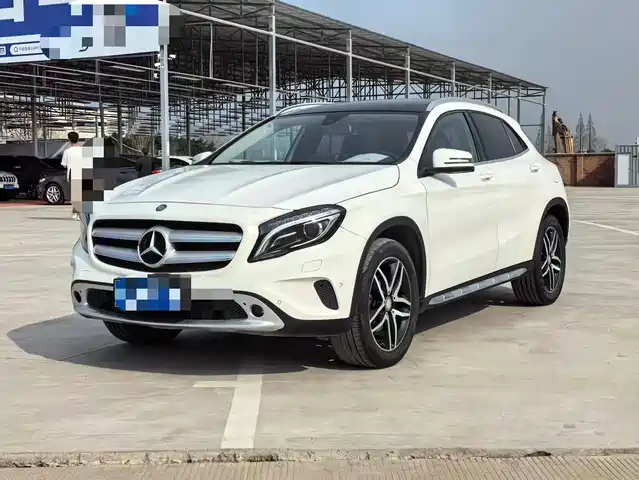 MERCEDES-BENZ GLA