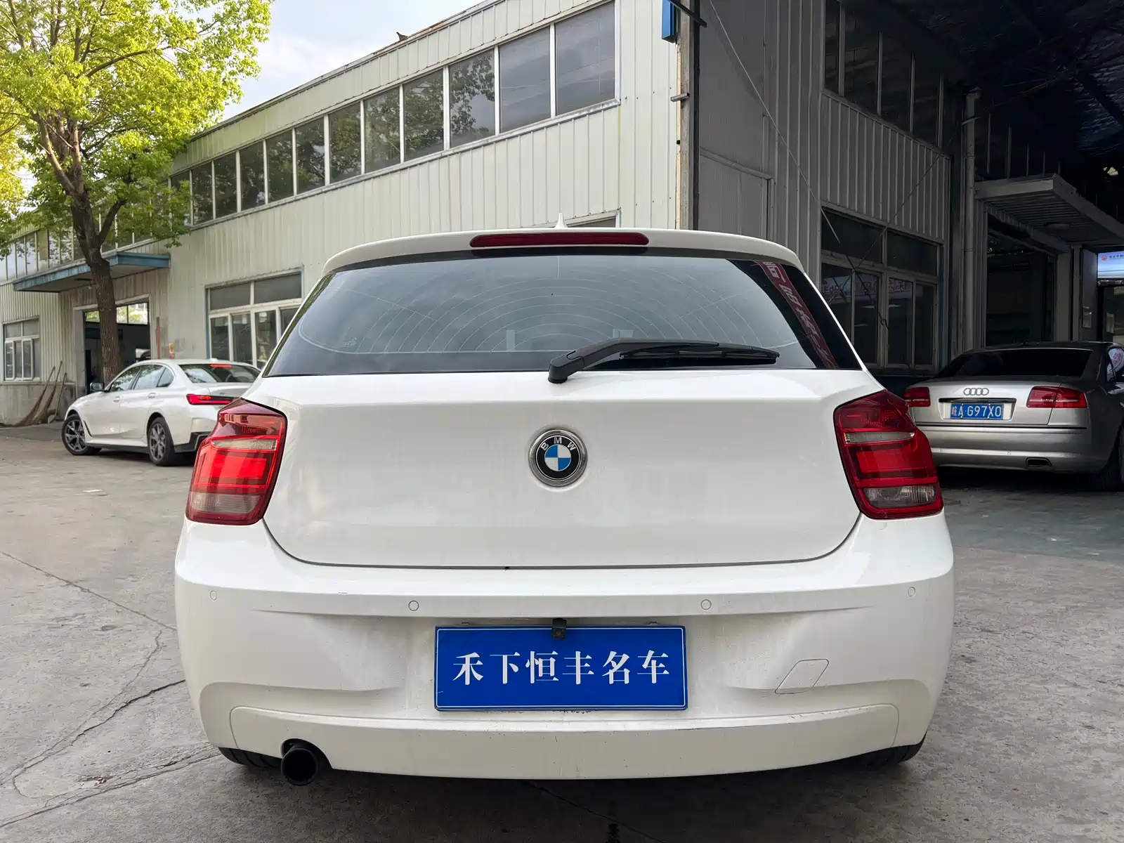 Photo 6 - BMW 1 Series (Import)