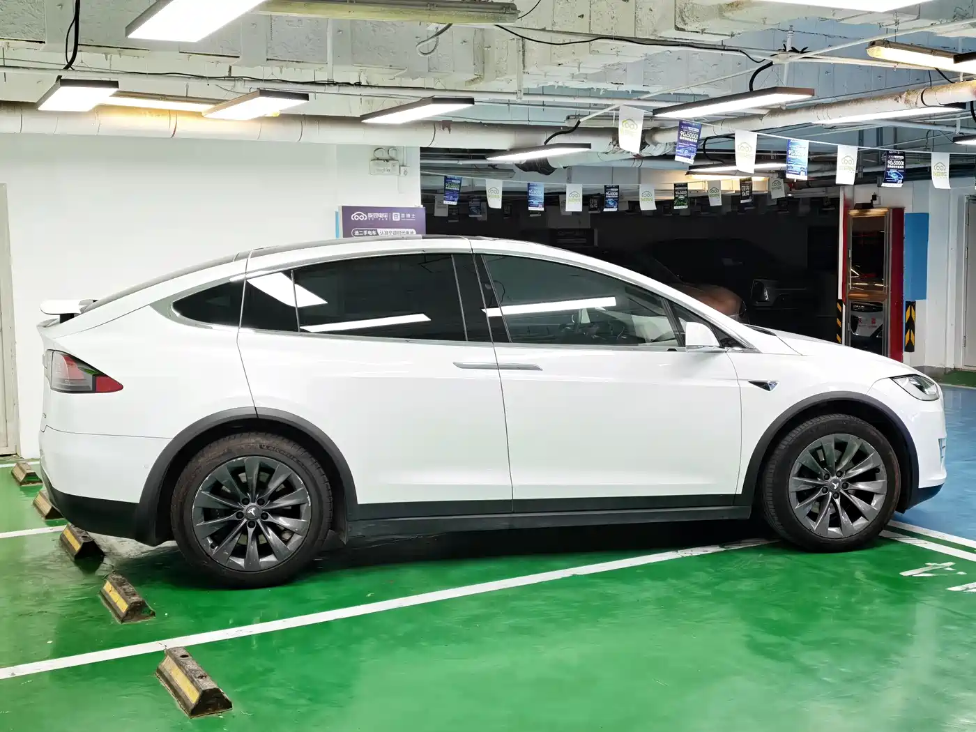 TESLA MODEL X