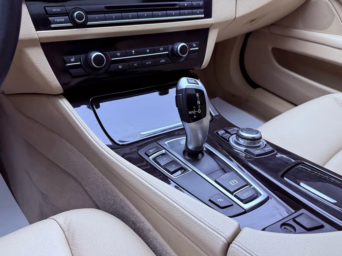 BMW 5 Series 2013 525Li Leadership фото 13