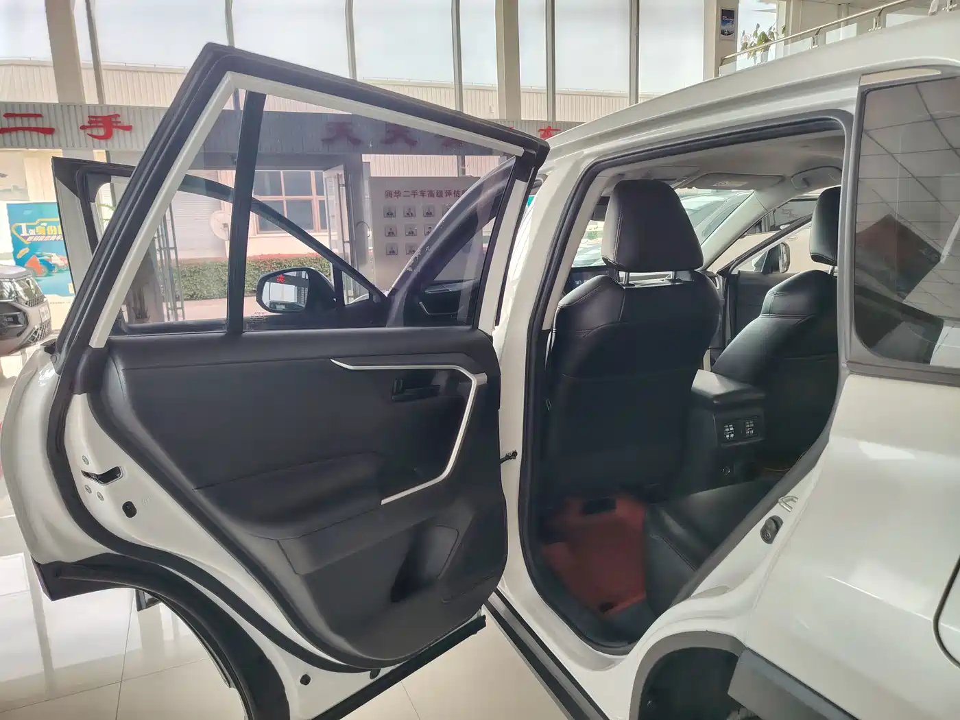 Toyota RAV4 Rongfang 2022 2.0L CVT 2WD Urban Edition фото 5