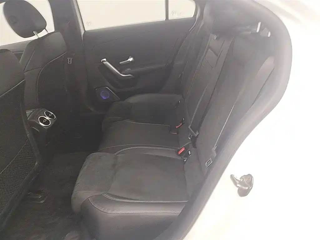 Mercedes-Benz A-Class 2019 Facelift A 200 L Sports Sedan фото 17