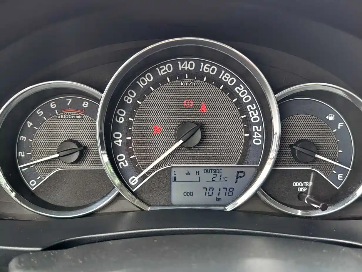 Toyota Levin 2016 1.6G CVT Elite Edition фото 10