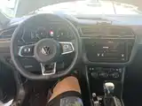 Photo 10 - Volkswagen Tiguan L