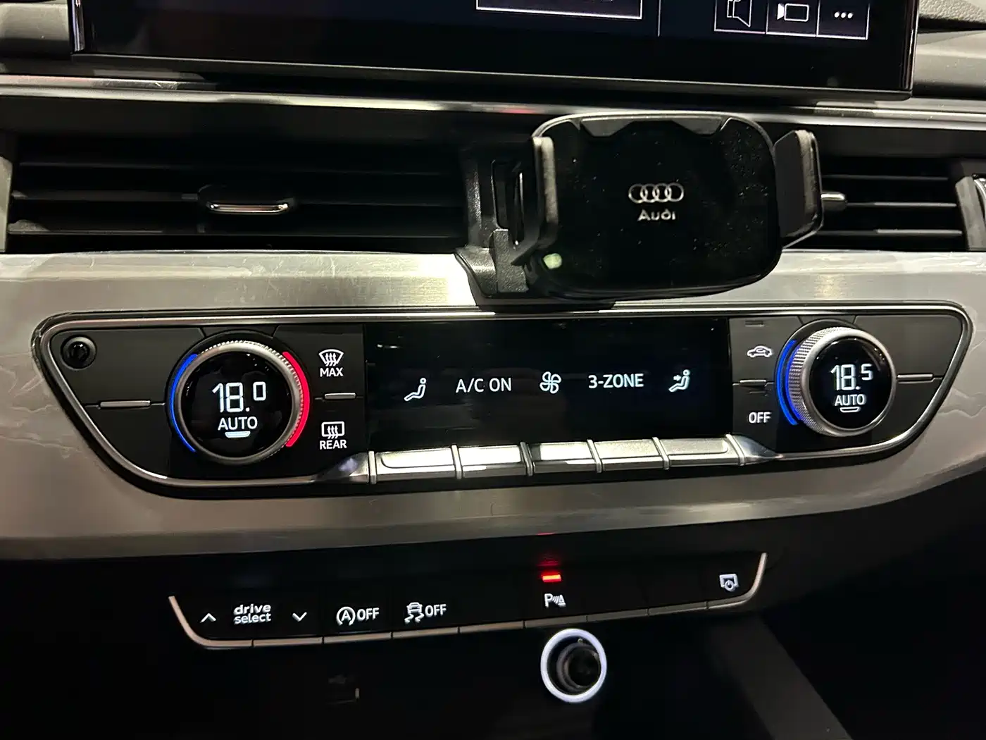 Audi A4L 2025 2025 2 Million Celebration Edition 40 TFSI Fashion Dynamic