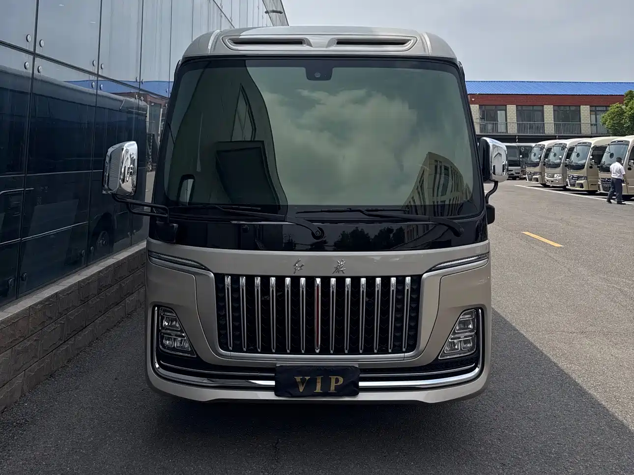 Hongqi Guoyue 2024 3.0T Flagship Edition 17-seater фото 2