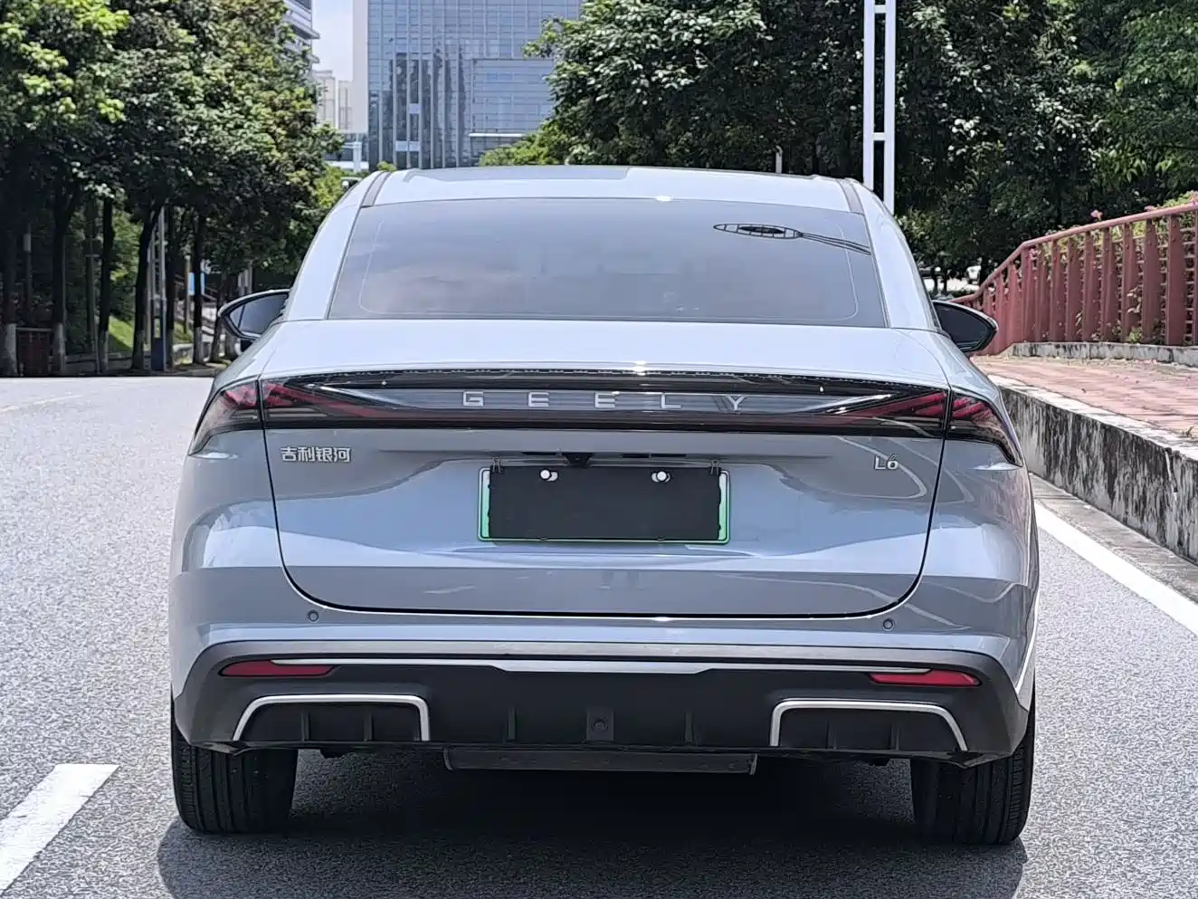 Geely Galaxy Galaxy L6 2024 125km PLUS Soaring Dragon Edition фото 6