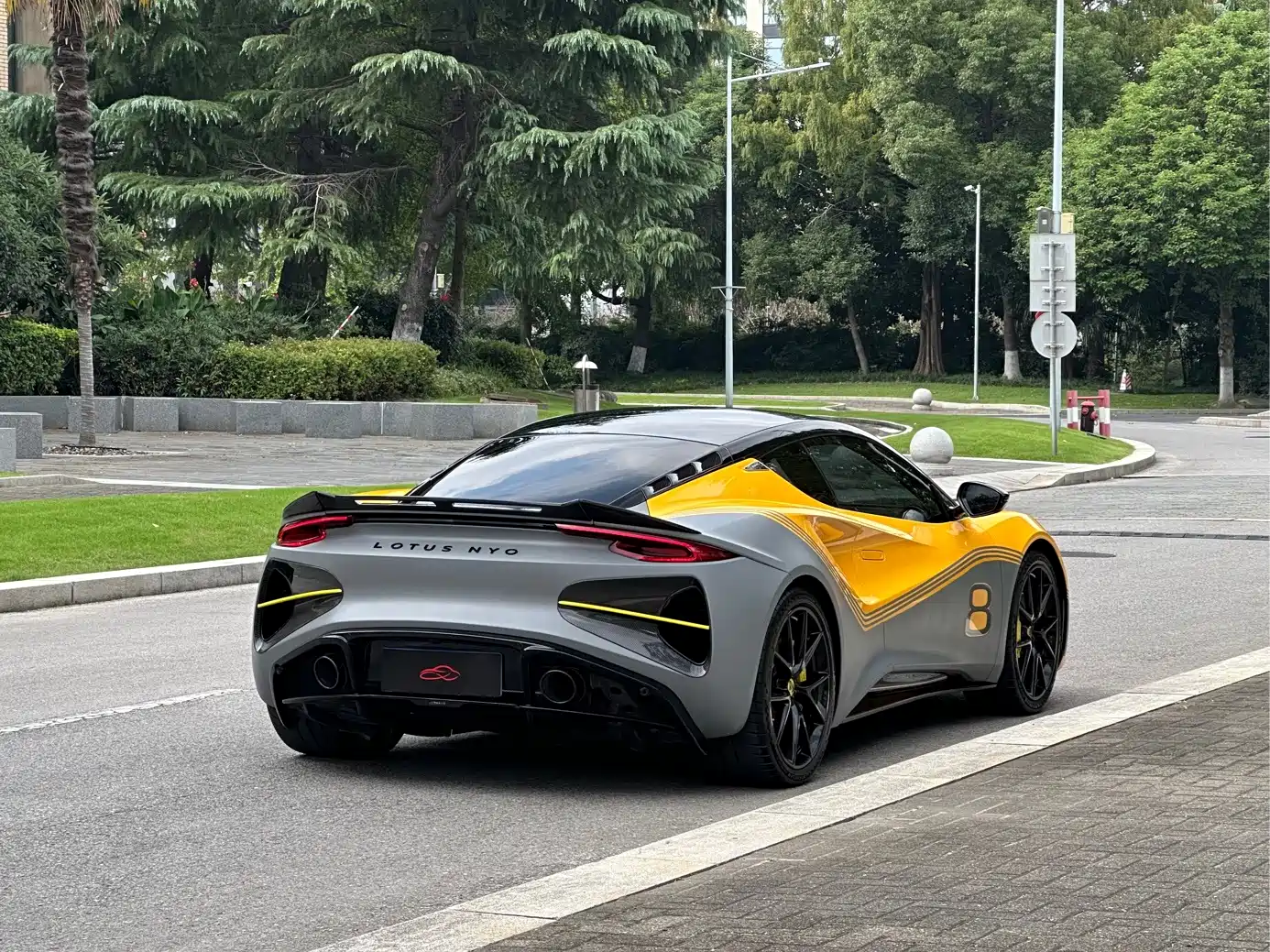 Photo 6 - Lotus EMIRA