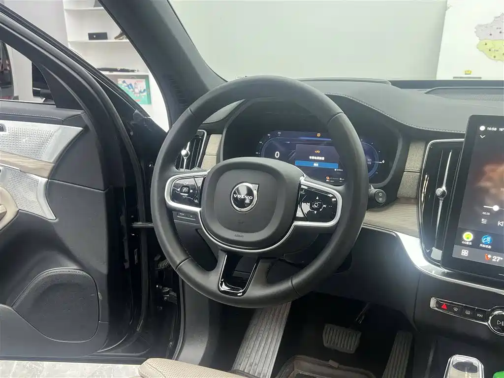 VOLVO XC90 PLUG IN HYBRID