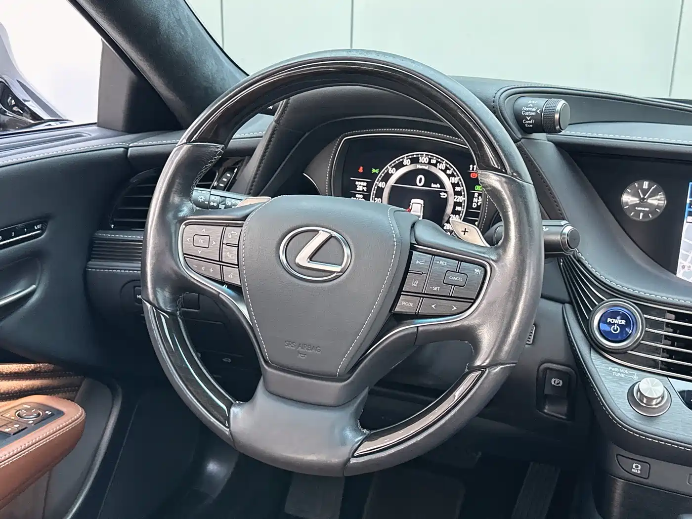Lexus LS 2018 500h Executive Edition China V фото 8