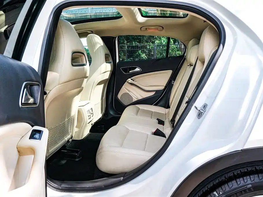 Mercedes-Benz GLA 2016 GLA 200 Dynamic фото 17