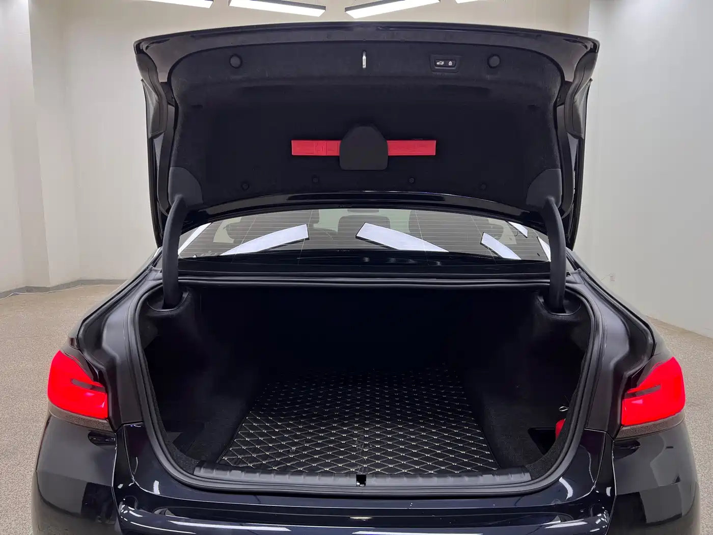BMW 5 Series 2022 Facelift 530Li Leading M Sport Package фото 29