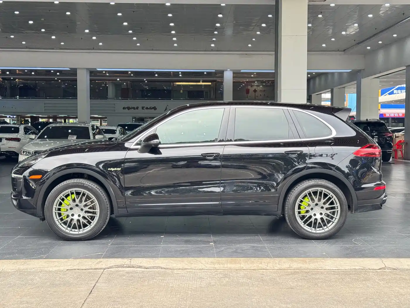 Porsche Cayenne New Energy 2016 Cayenne S E-Hybrid 3.0T фото 16