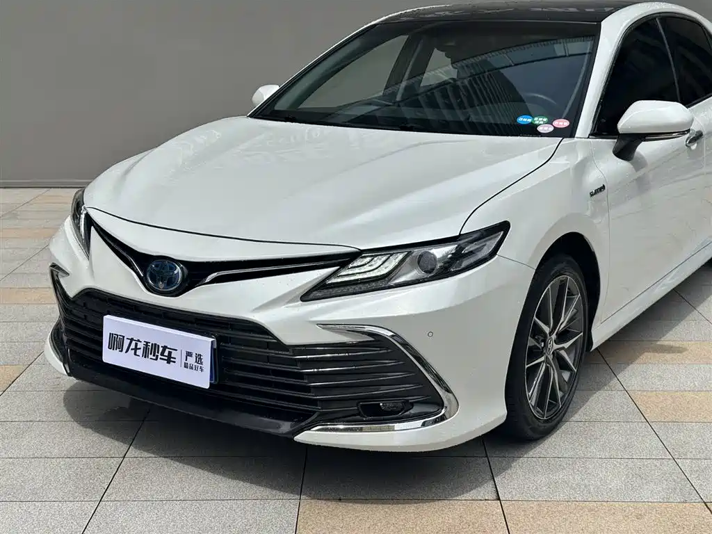 Toyota Camry 2021 Hybrid 2.5HG Luxury Edition фото 2