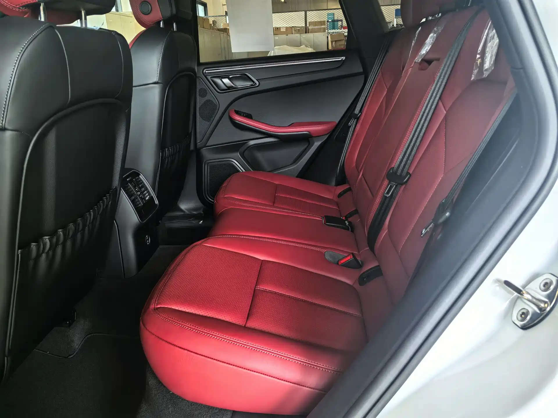 Photo 10 - Porsche Macan