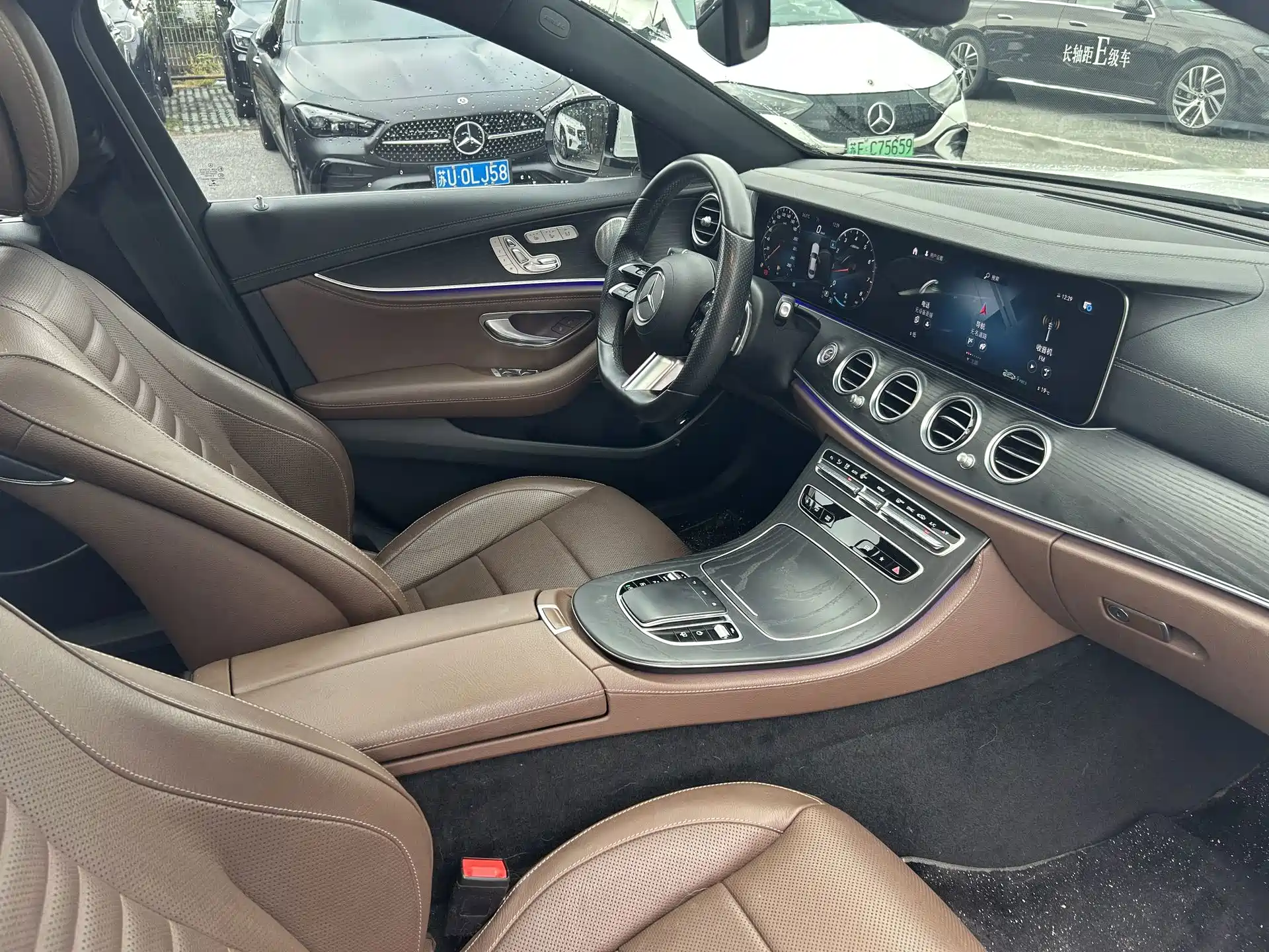 Фото 14 - Mercedes-Benz E-Class