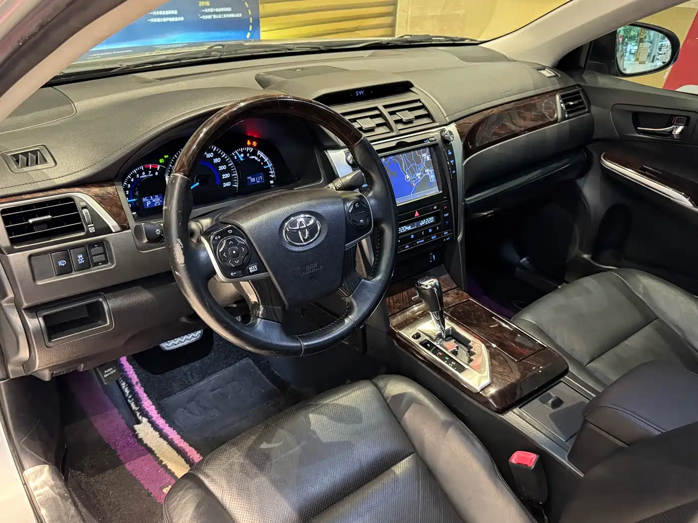 Toyota Camry 2015 2.5G Luxury Navigation Edition фото 8